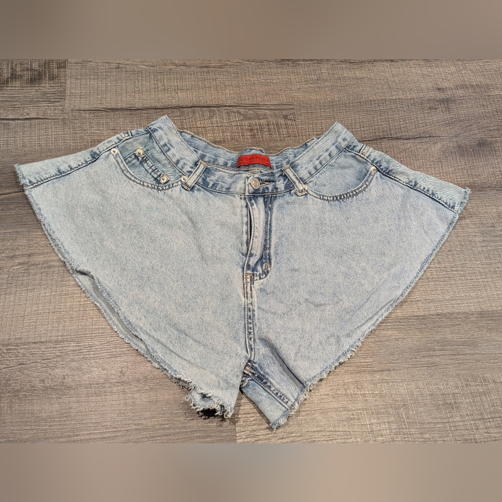 Buckle Signature8 Women Acid Washed Light Blue Denim Butterfly Shorts High Waist